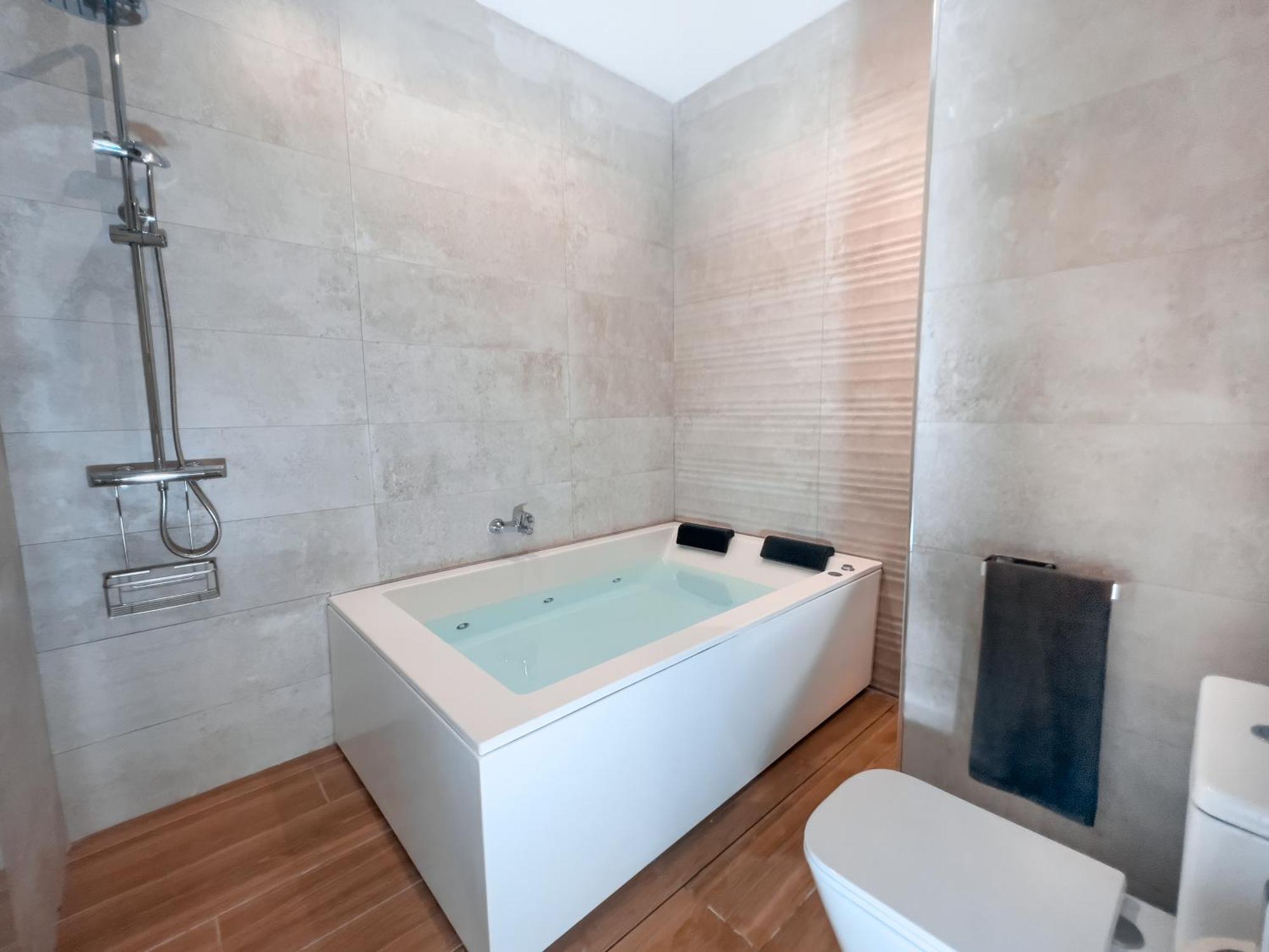 Acogedor Estudio En Triana Con Jacuzzi Y Wifi Sevilla Exteriér fotografie